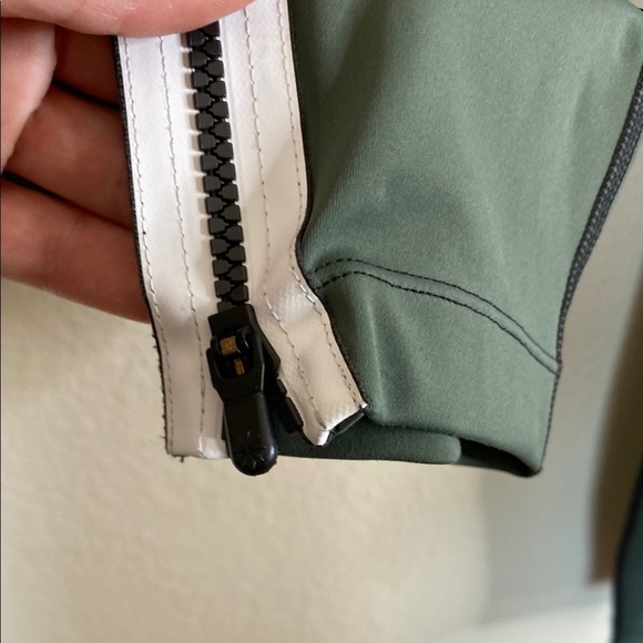 Athleta x Derek Lam 10C women’s green leggings Sz medium EUC - Picture 2 of 5